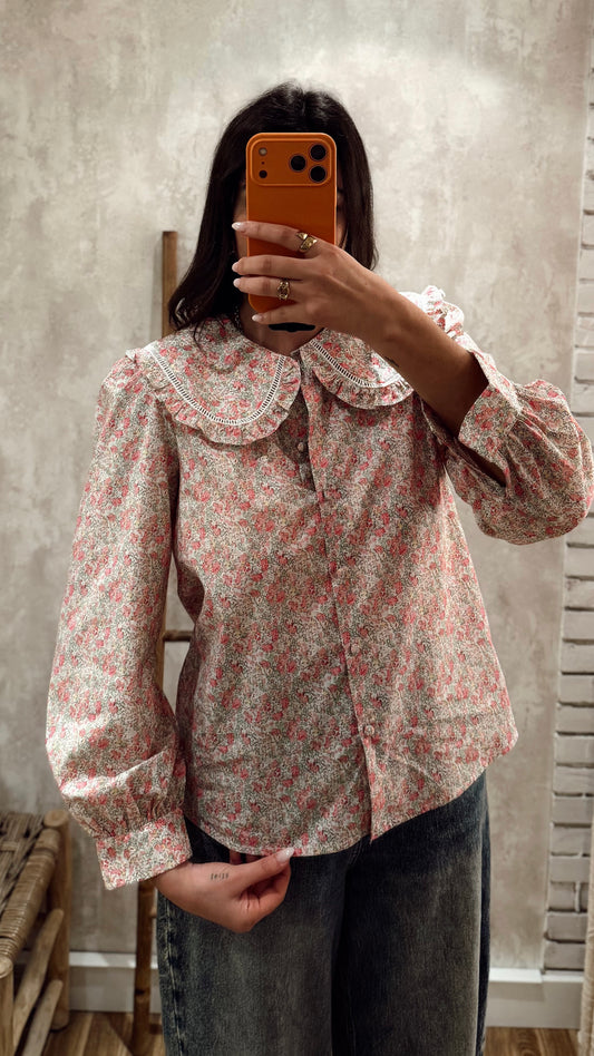 Camisa c/padrão floral e gola