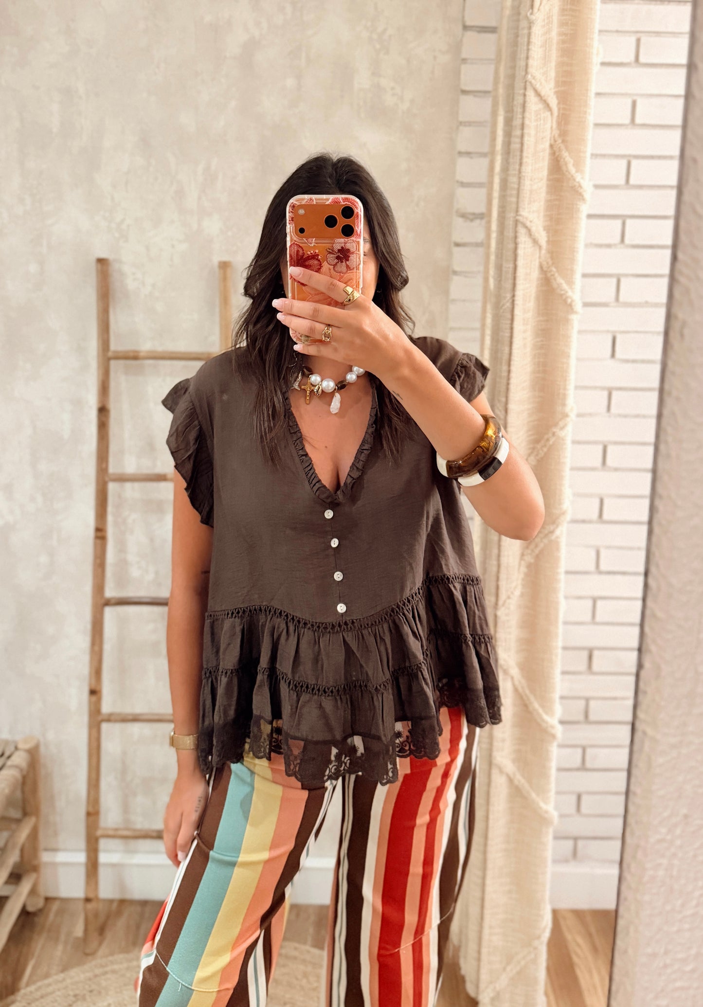 Blusa Romântica com Folhos e Renda