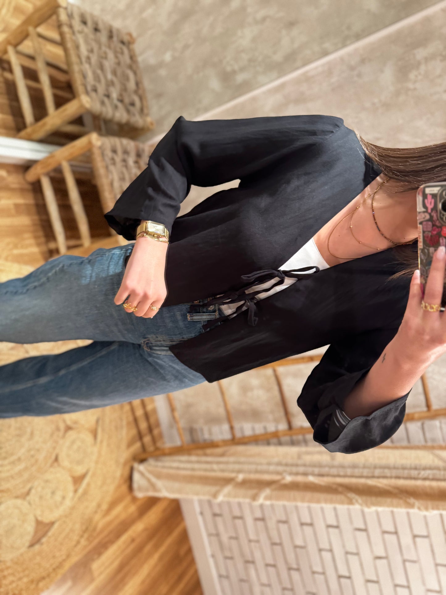 Blusa com Atilhos e Mangas Compridas