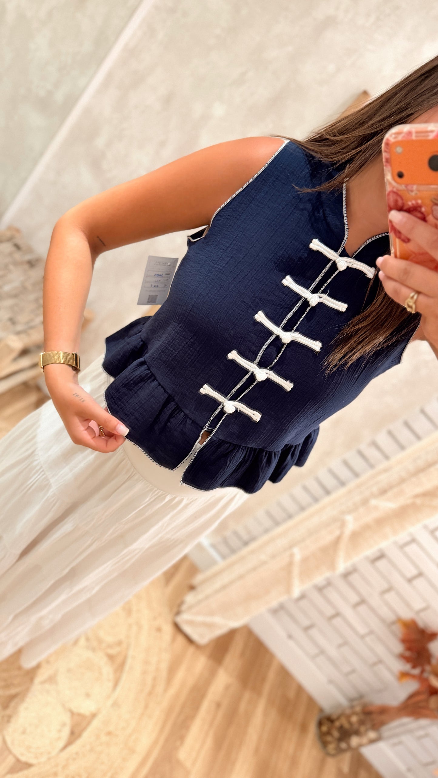 Top Estilo Colete com Fechos Tradicionais