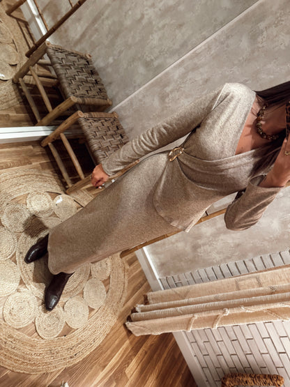 Vestido midi em malha suave c/detalhe dourado