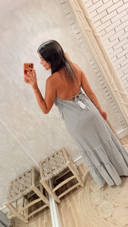 Vestido comprido c/ padrão listado e  bordados