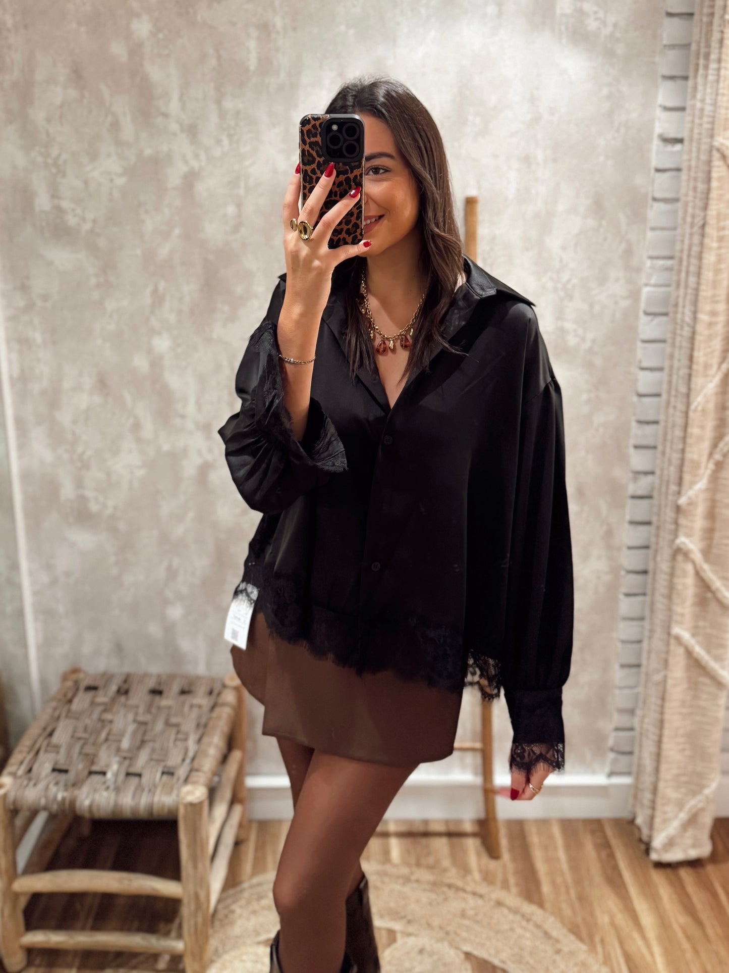 Camiseiro acetinado com renda