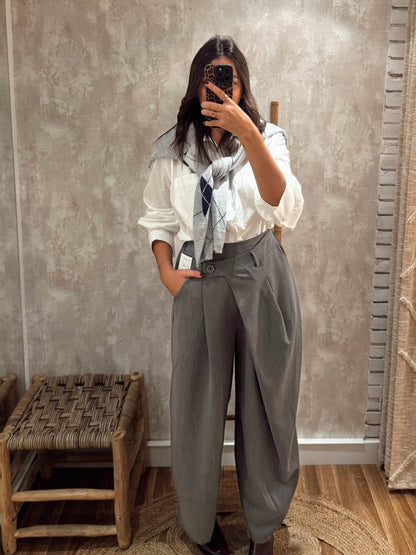 Calças de Alfaiataria Modelo Ballon e efeito páreo