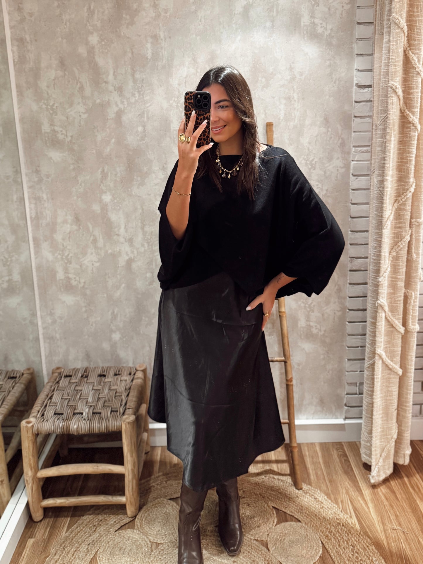 Conjunto de malha e vestido acetinado