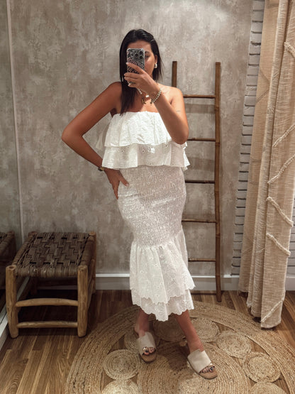 Conjunto em bordado inglês composto por top e saia midi