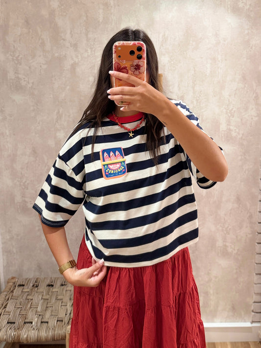 T-shirt às Riscas com Aplicação Frontal
