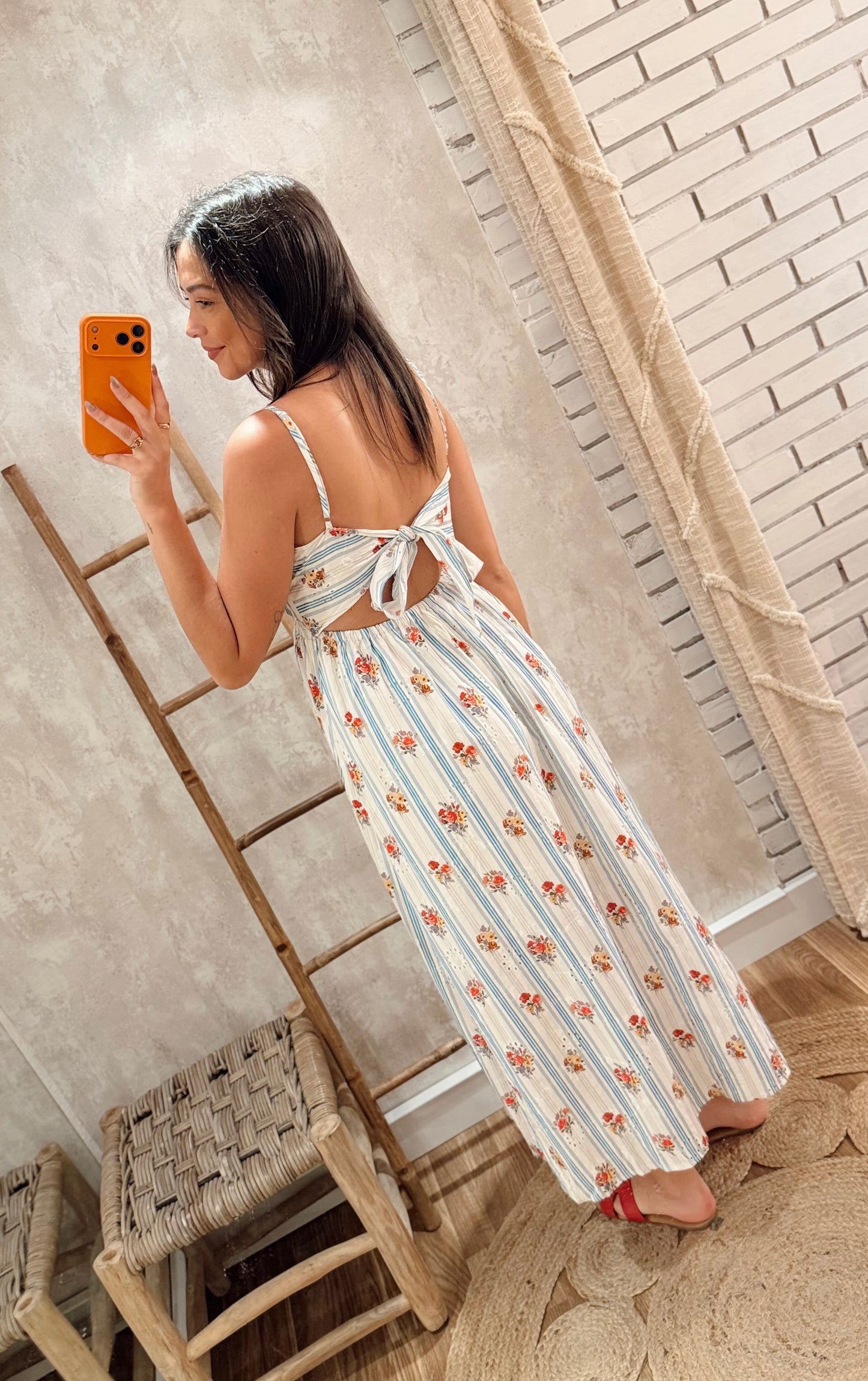 Vestido Midi Floral com Laço nas Costas