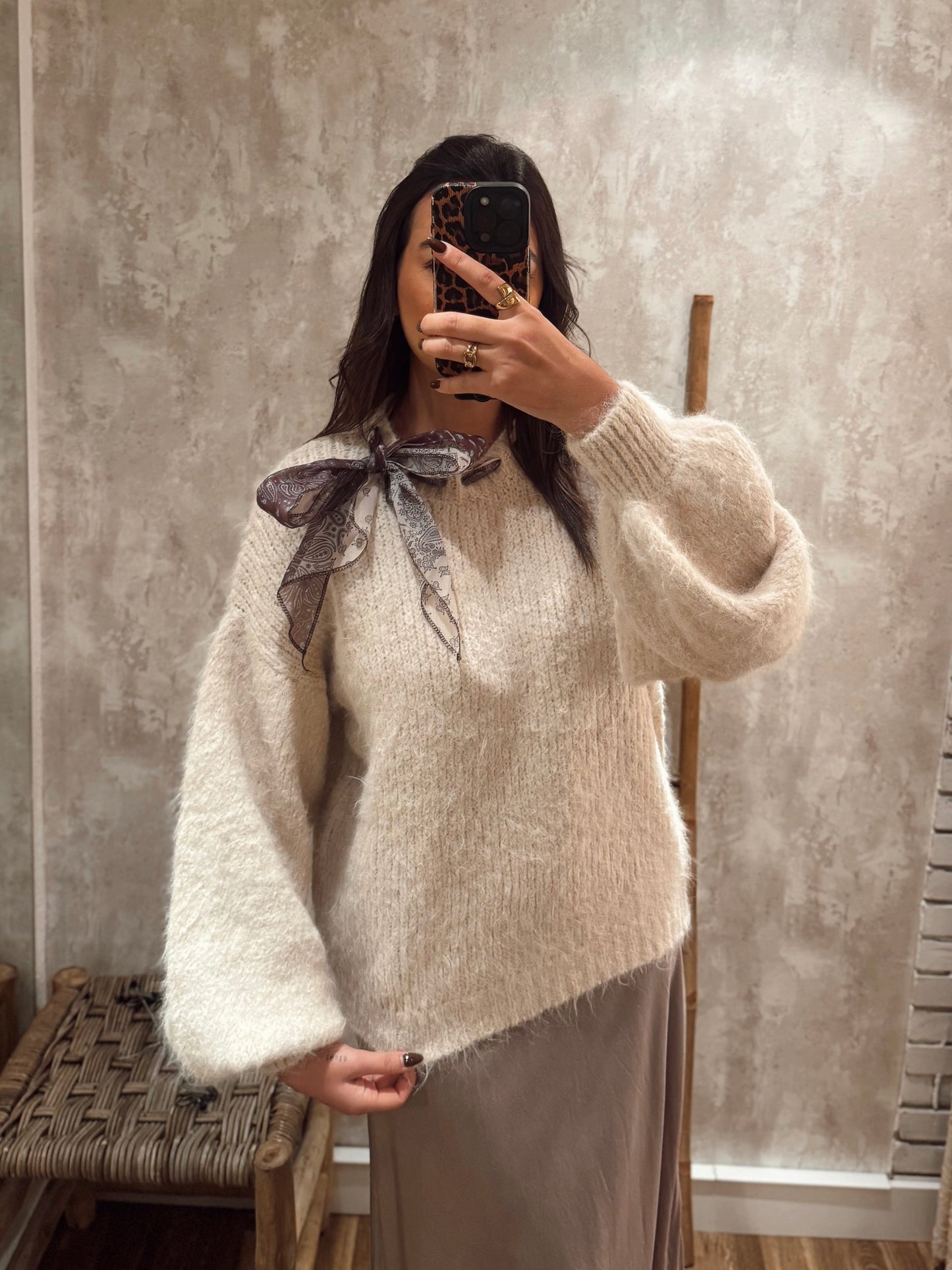 Camisola em Malha c/Lenço Incorporado