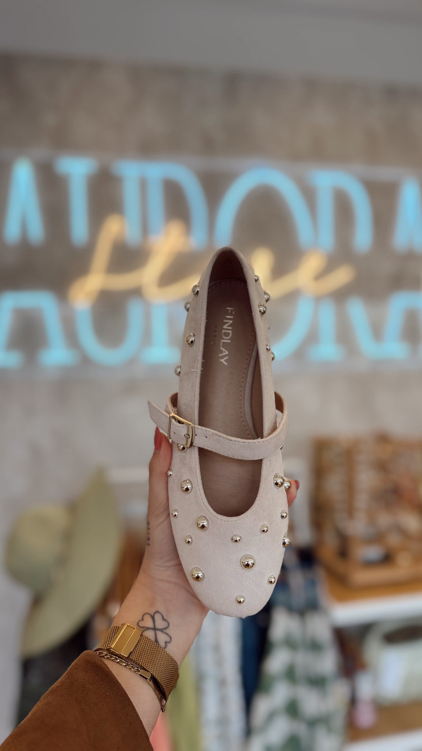 Sabinas Bege com Tachas Douradas