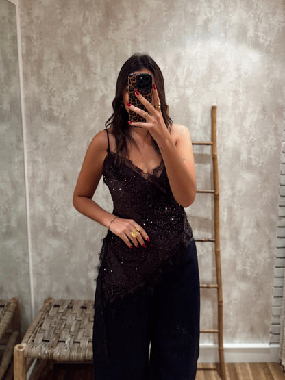 Top em tecido aveludado com lantejoulas