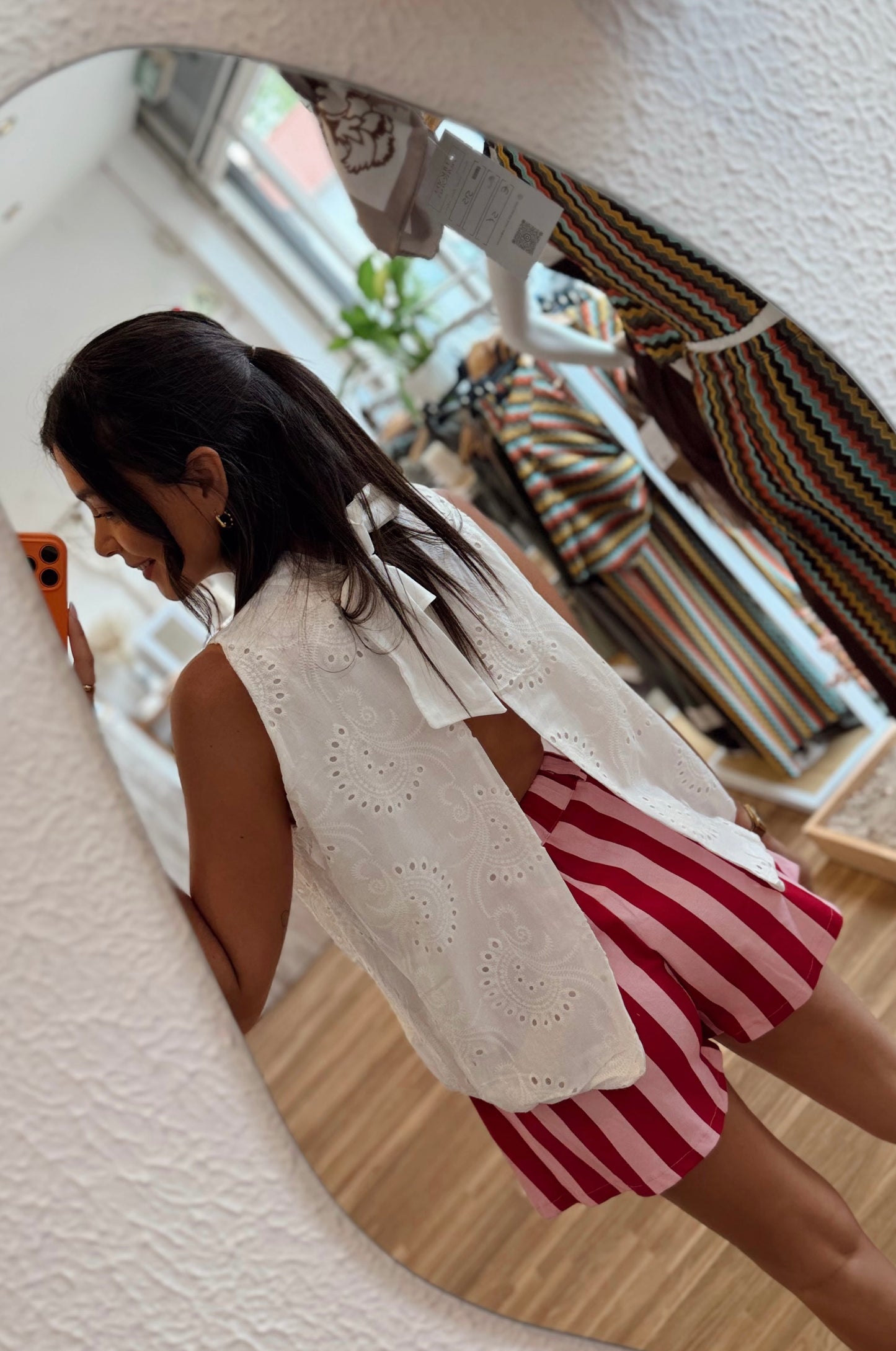 Top c/Bordado inglês Halter com Costas Abertas