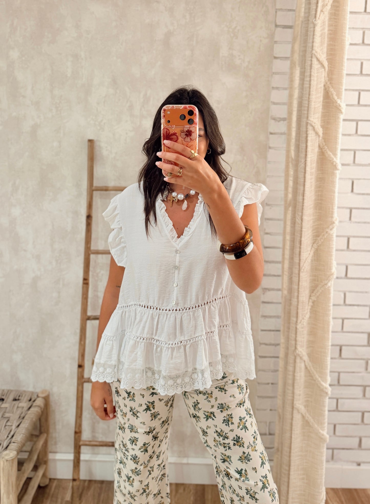 Blusa Romântica com Folhos e Renda