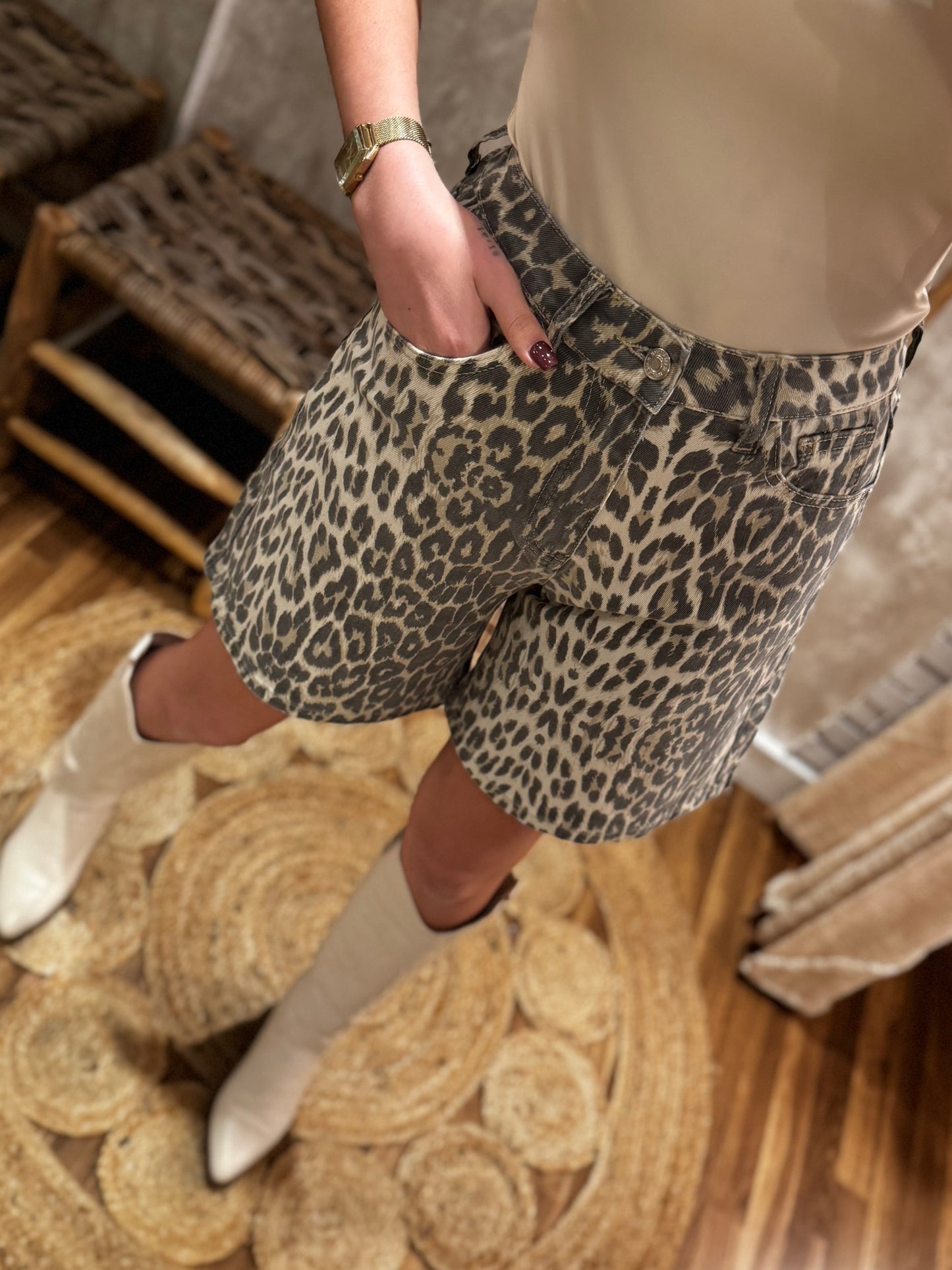 Calções de ganga c/padrão leopardo