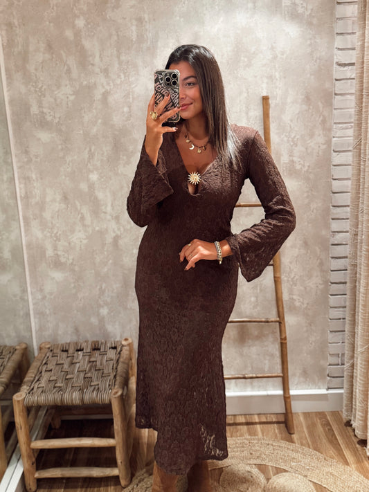 Vestido largo de encaje con mangas largas