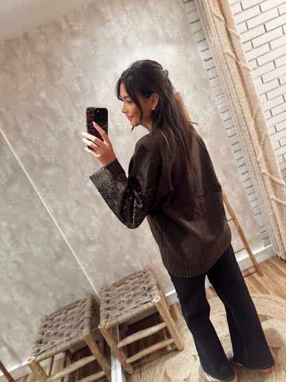 Casaco de malha c/lantejoulas nas mangas