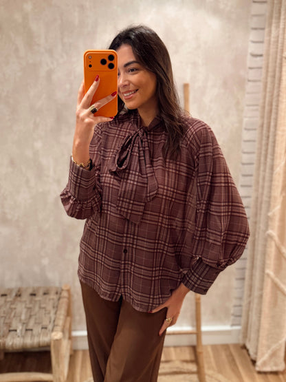 Blusa Castanha aos Quadrados com Laço no Decote