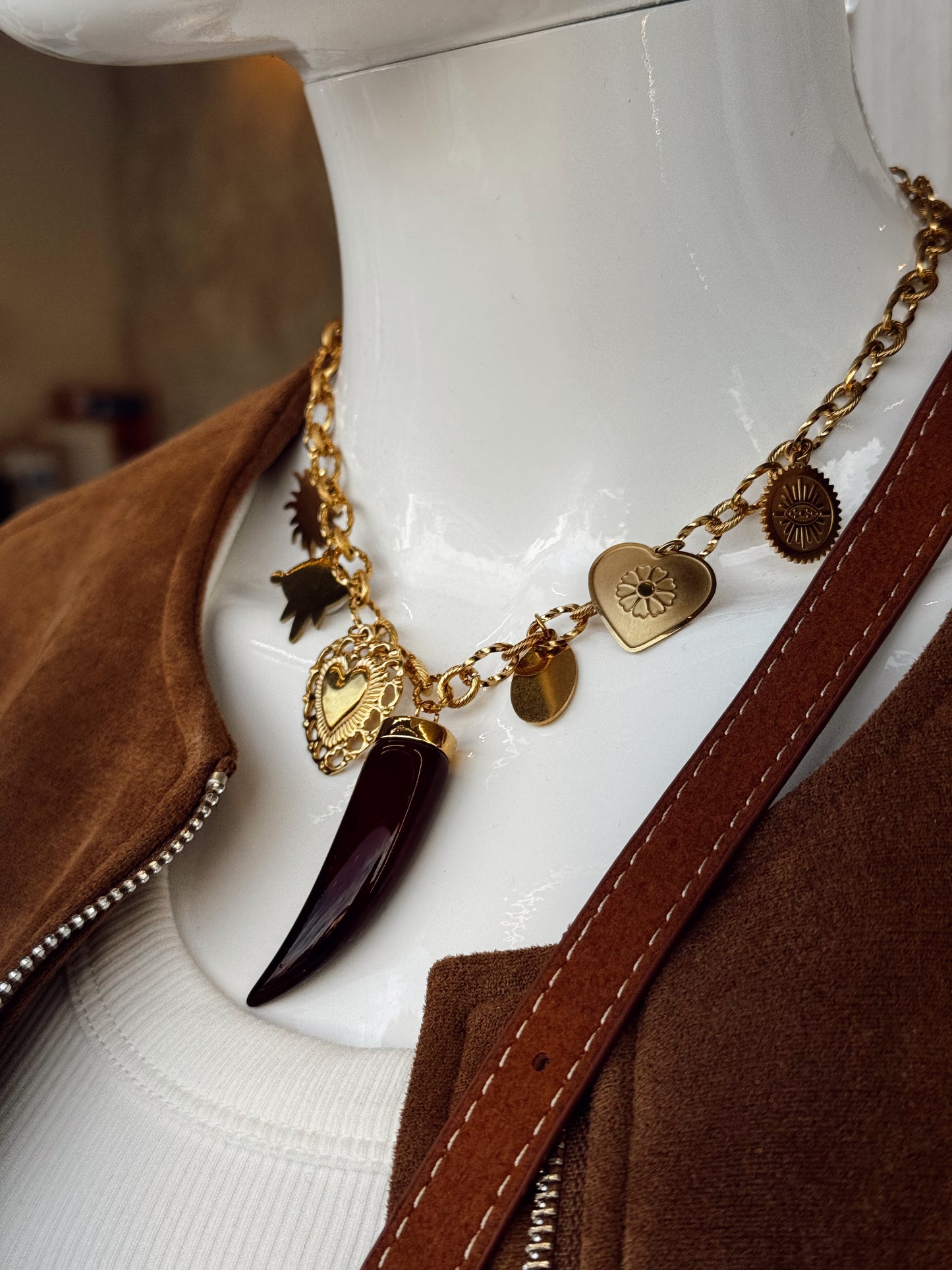 Collar con colgantes