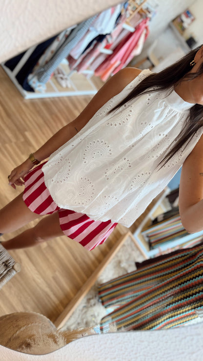 Top c/Bordado inglês Halter com Costas Abertas