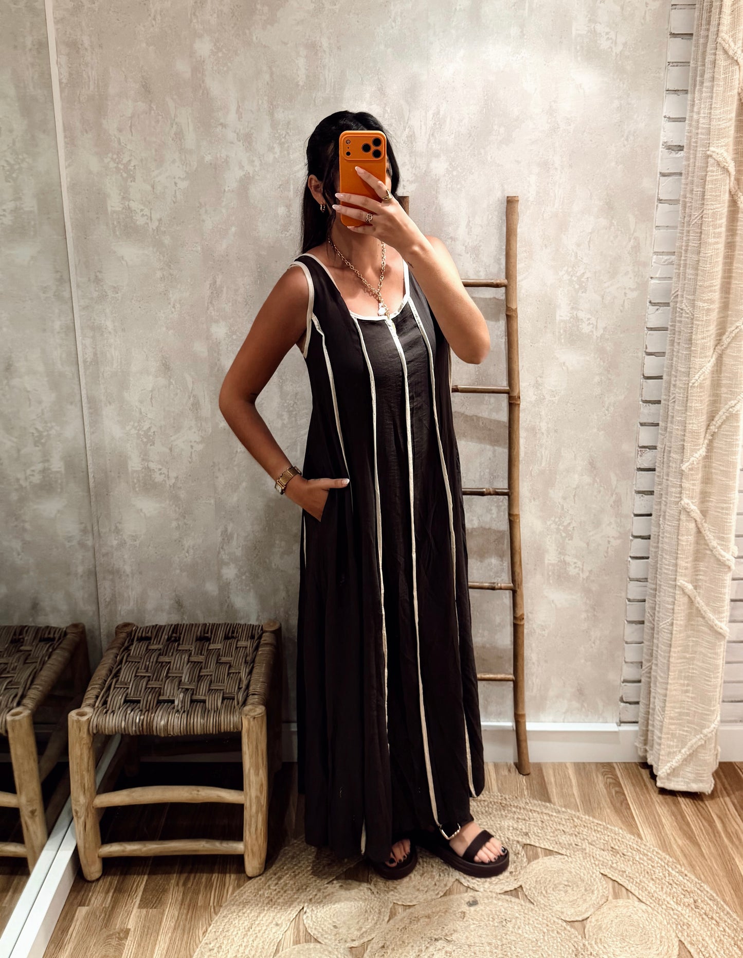 Vestido Longo Linhas Verticais