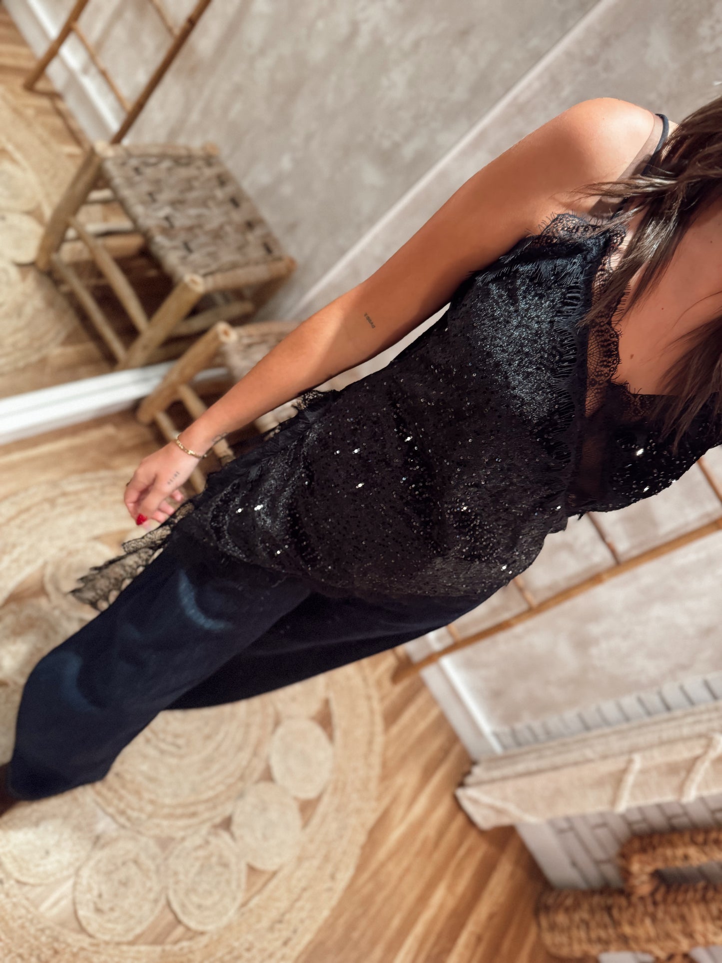 Top em tecido aveludado com lantejoulas