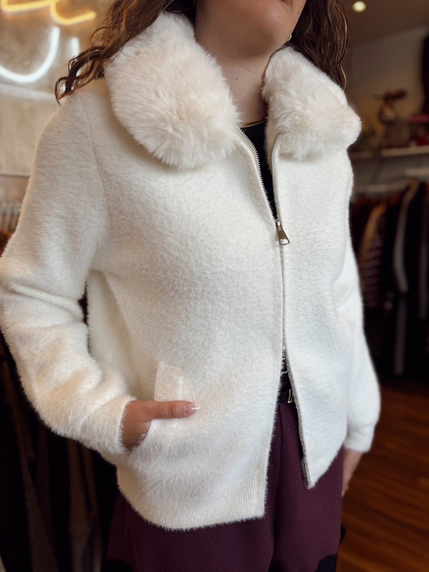 Casaco em pêlo c/gola removível