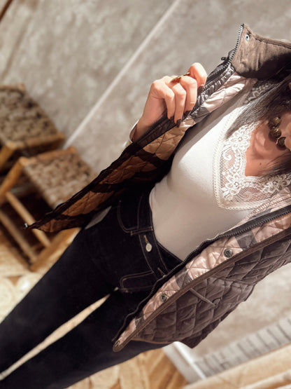 Colete acolchoado em tecido impermeável-Castanho