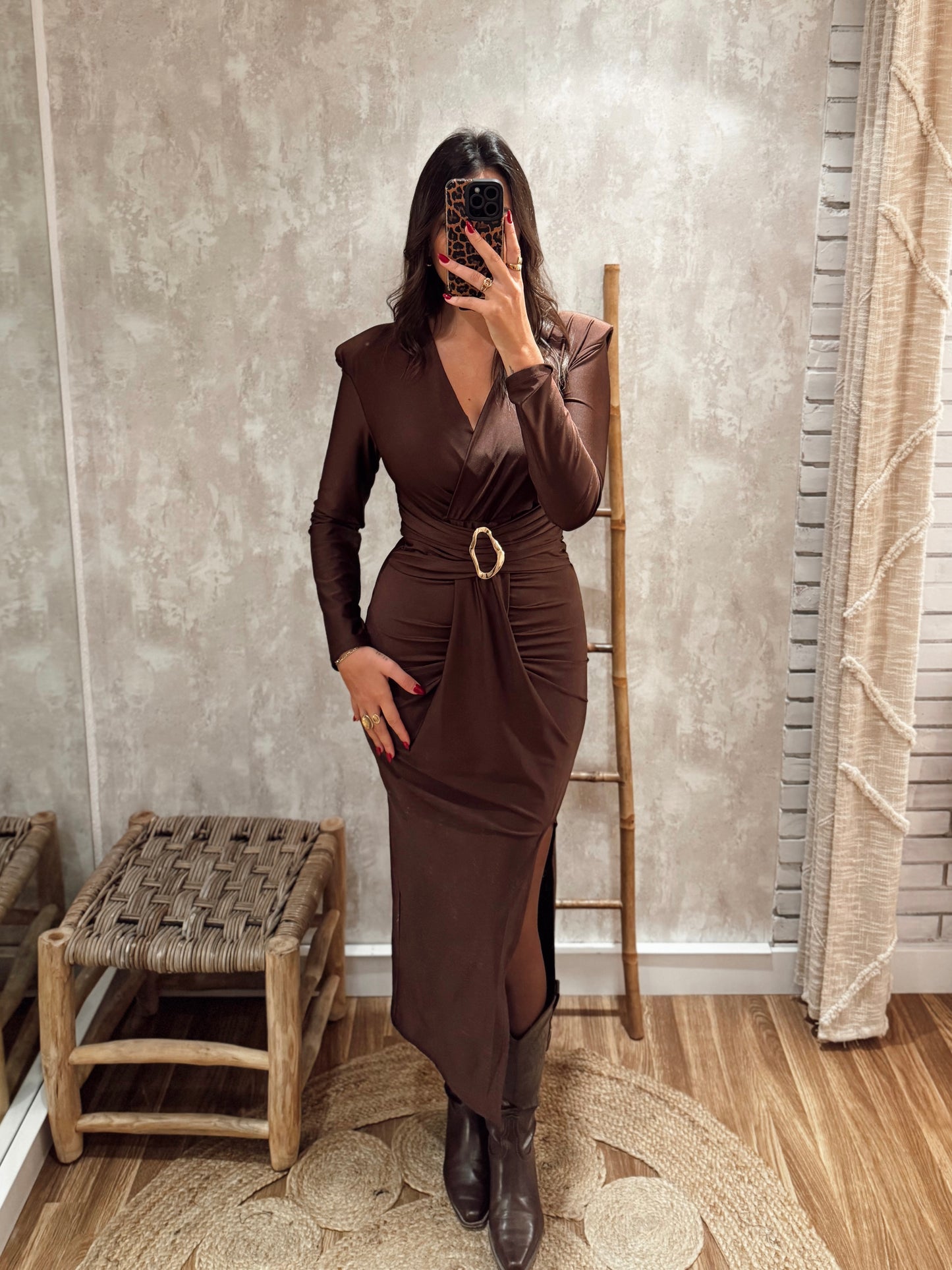 Vestido em lycra justo c/detalhe metálico dourado