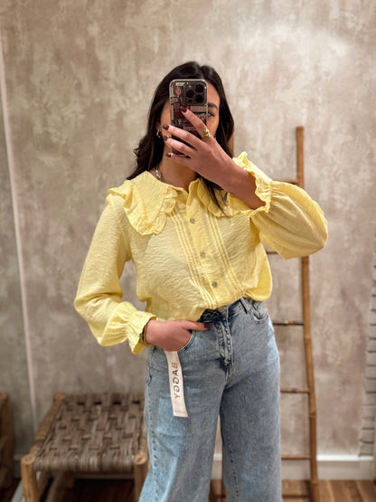 Blusa com gola babete