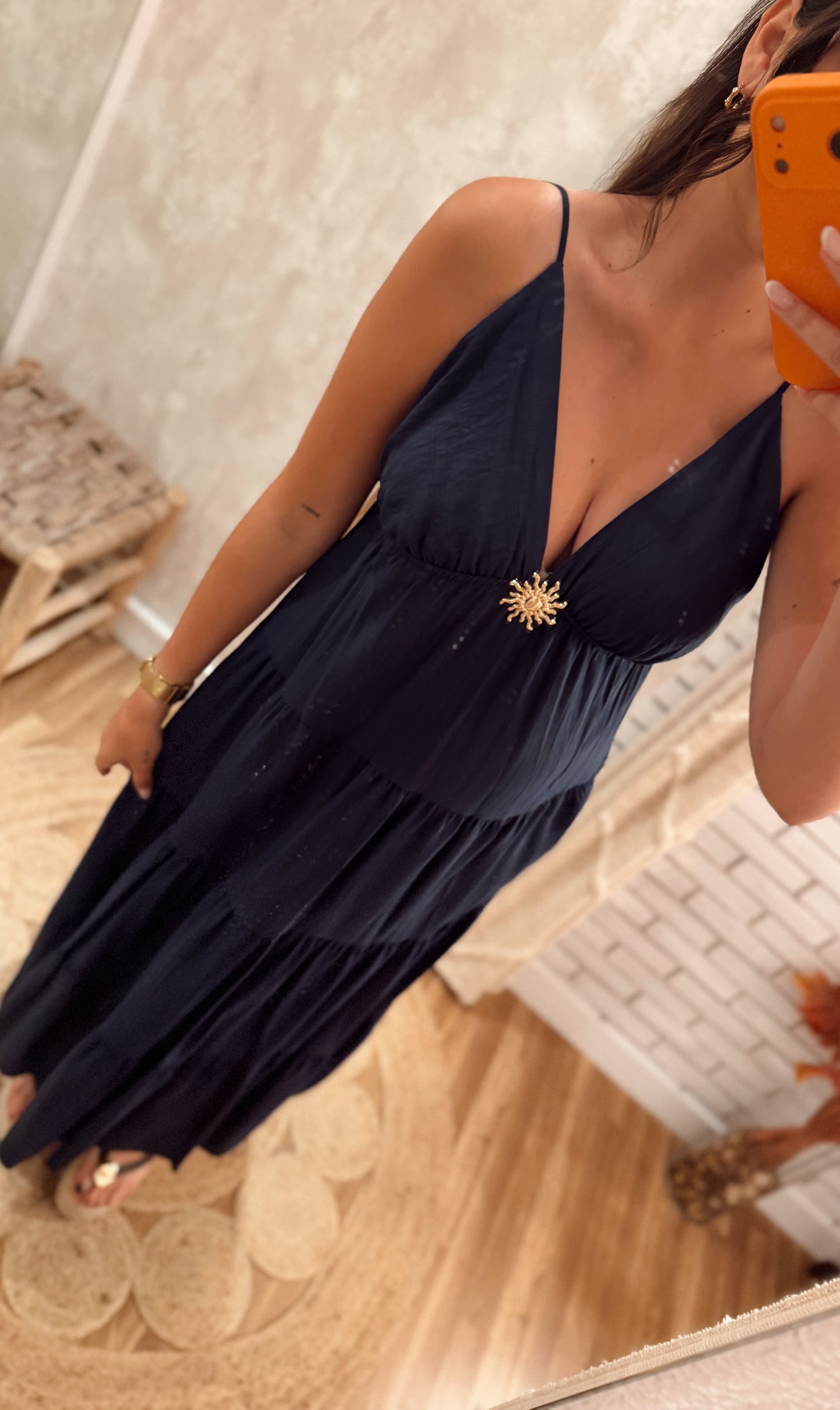 Vestido Fluido com Detalhe Dourado