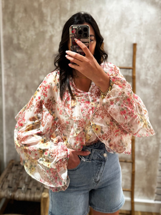 Blusa fluida com transparência e padrão floral