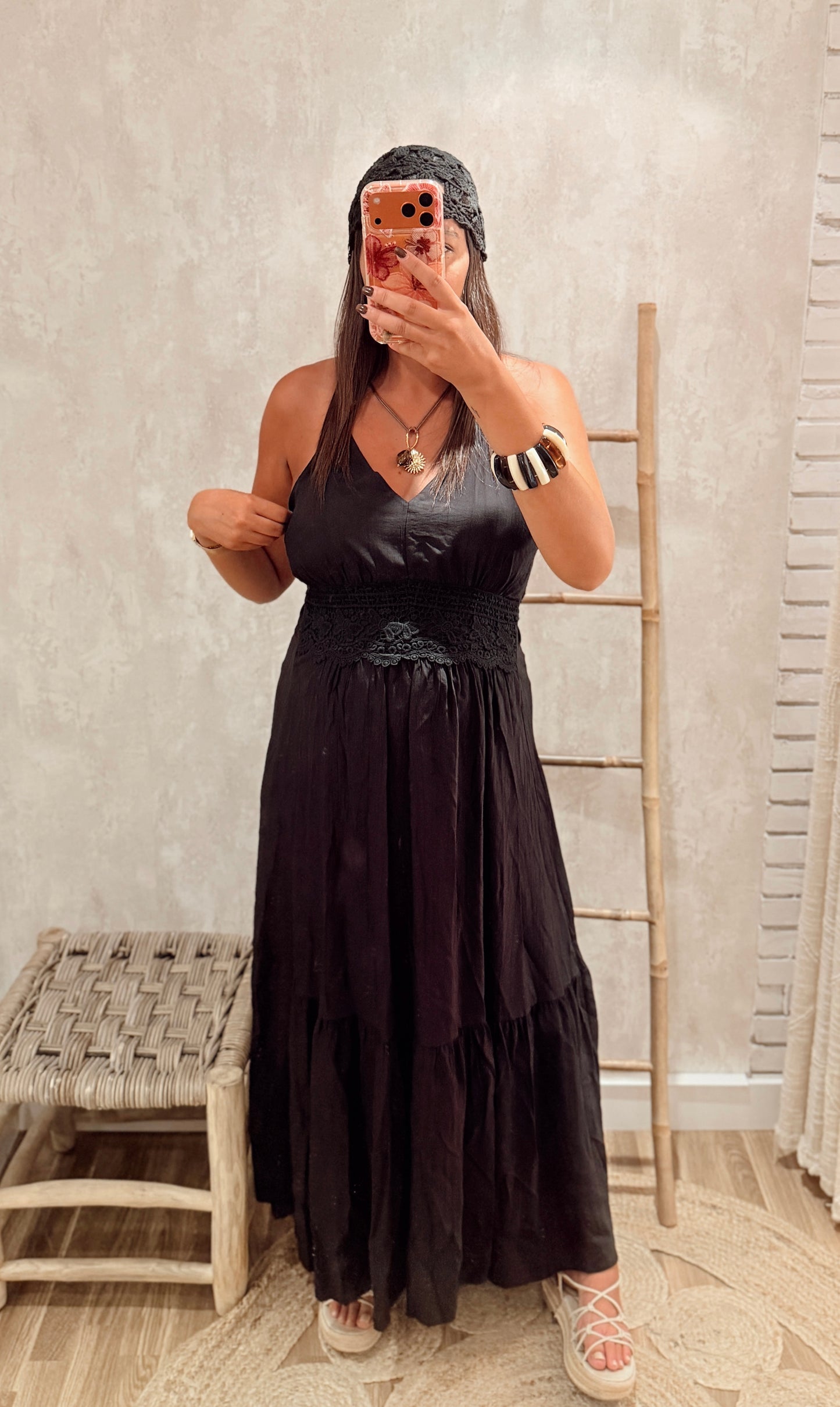 Vestido Comprido com Renda e Costas Abertas