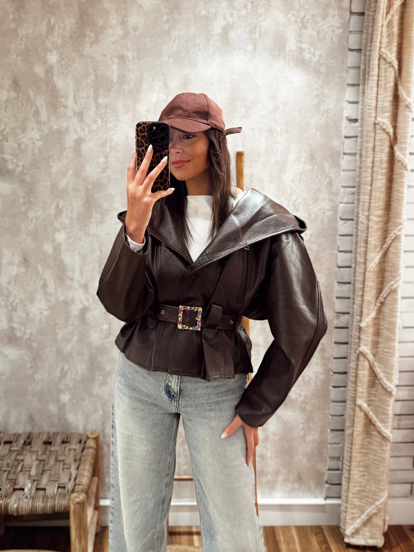 Casaco efeito pele em tom castanho- Mochy