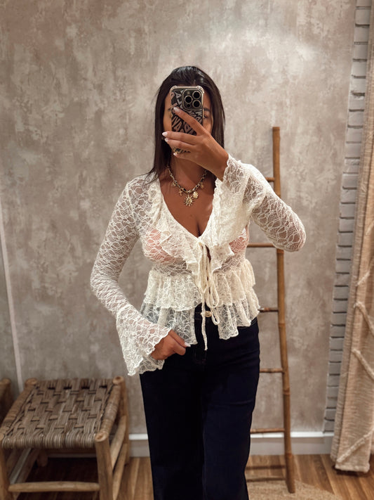 Blusa em renda c/folhos