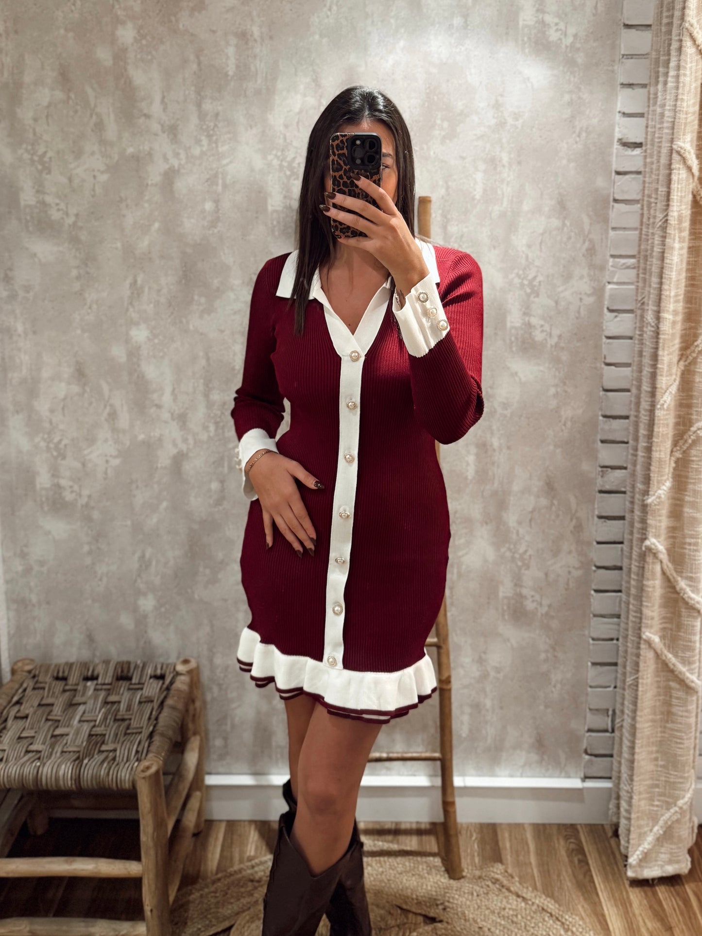 Vestido em malha canelada com detalhe contrastante