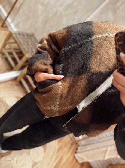 Bomber Lumina em fazenda com pêlo