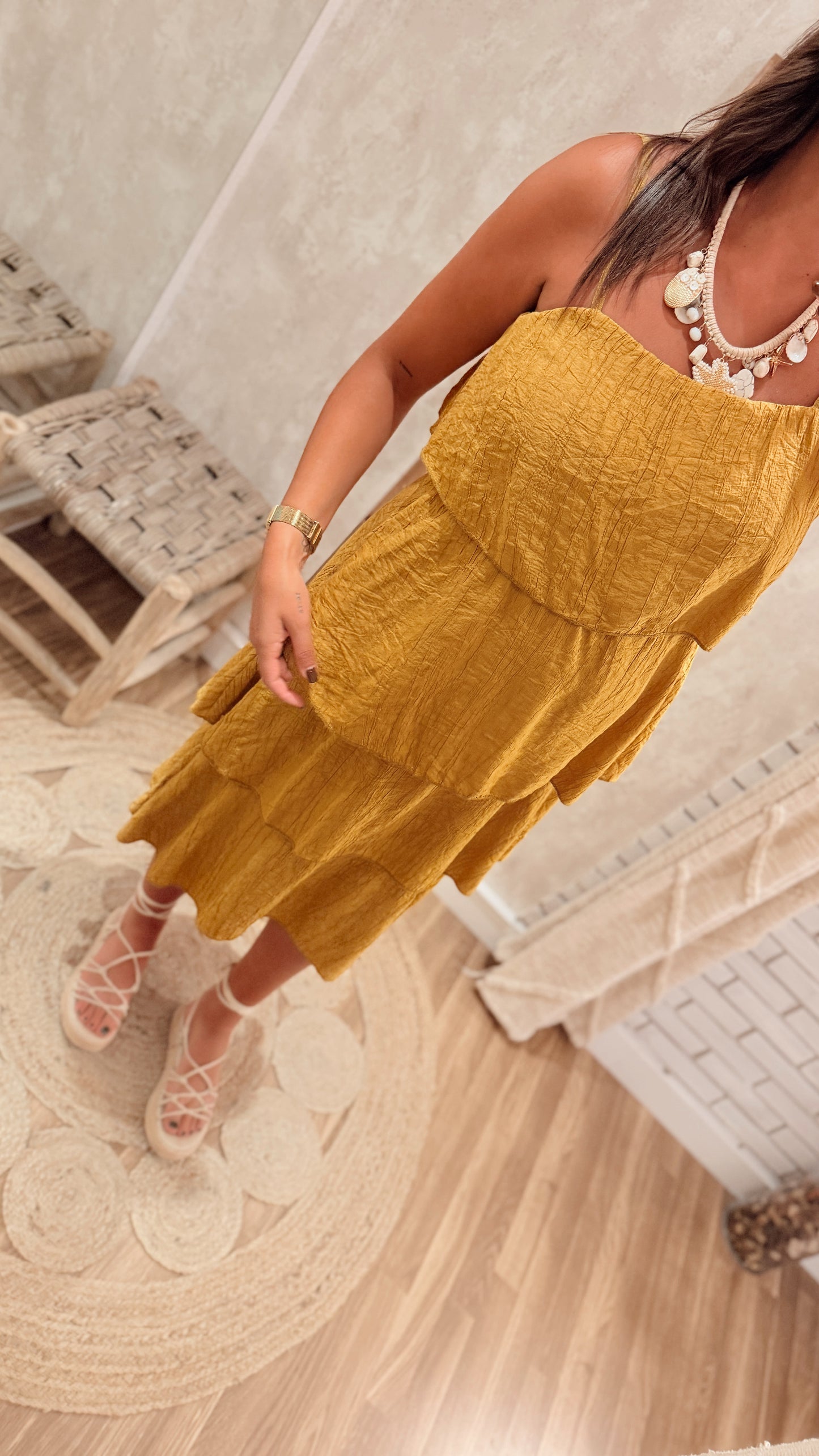 Vestido Midi com Folhos