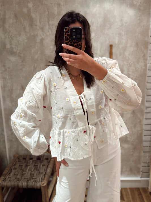 Blusa c/flores bordadas