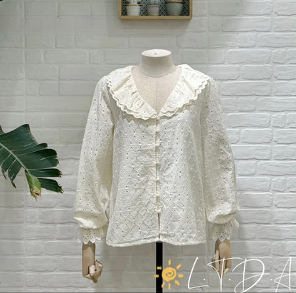 Camisa Bordada com Gola de Folhos