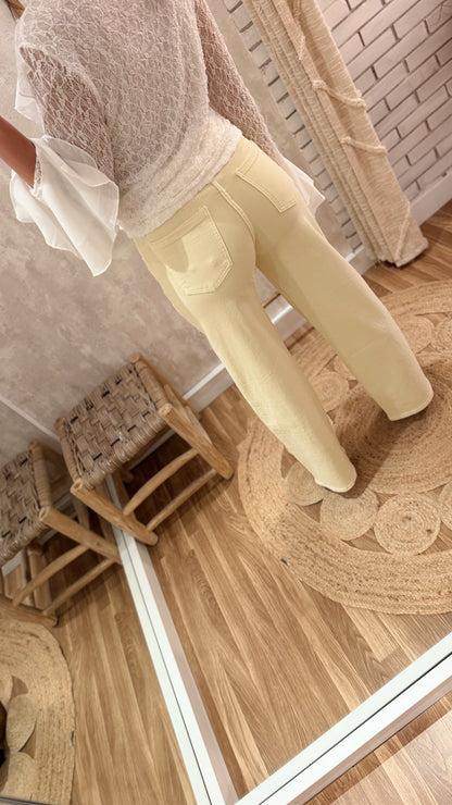 Jeans wide leg amarelo manteiga
