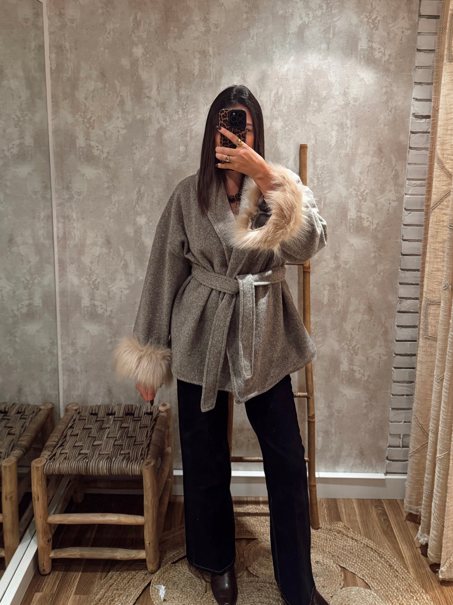 Casaco c/ pêlo nas mangas