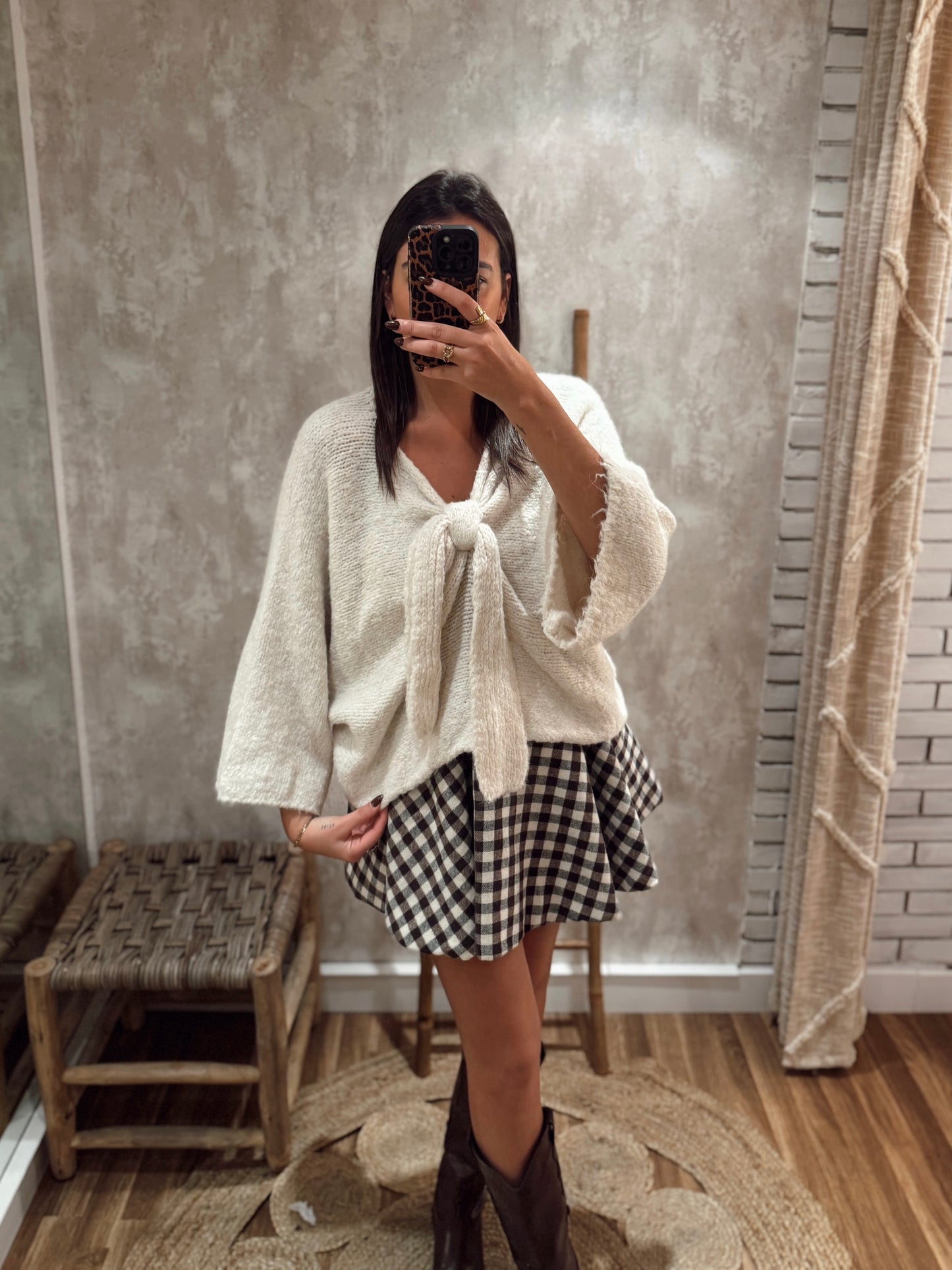 Camisola de malha com laço na parte da frente