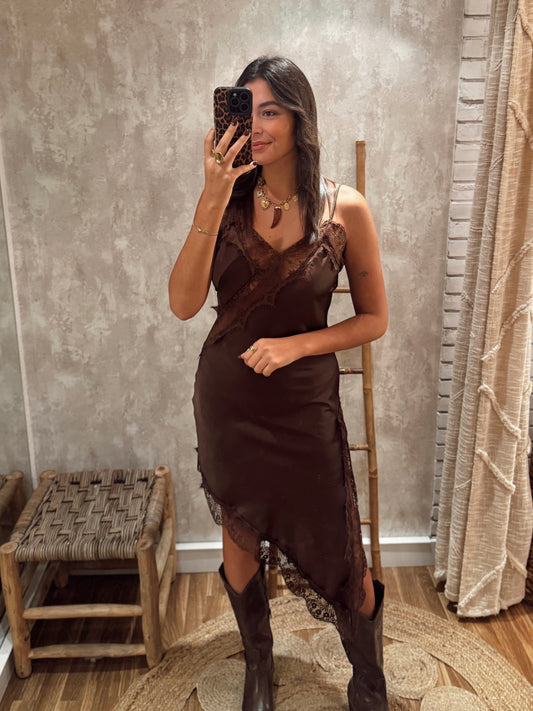Vestido acetinado c/detalhe em renda