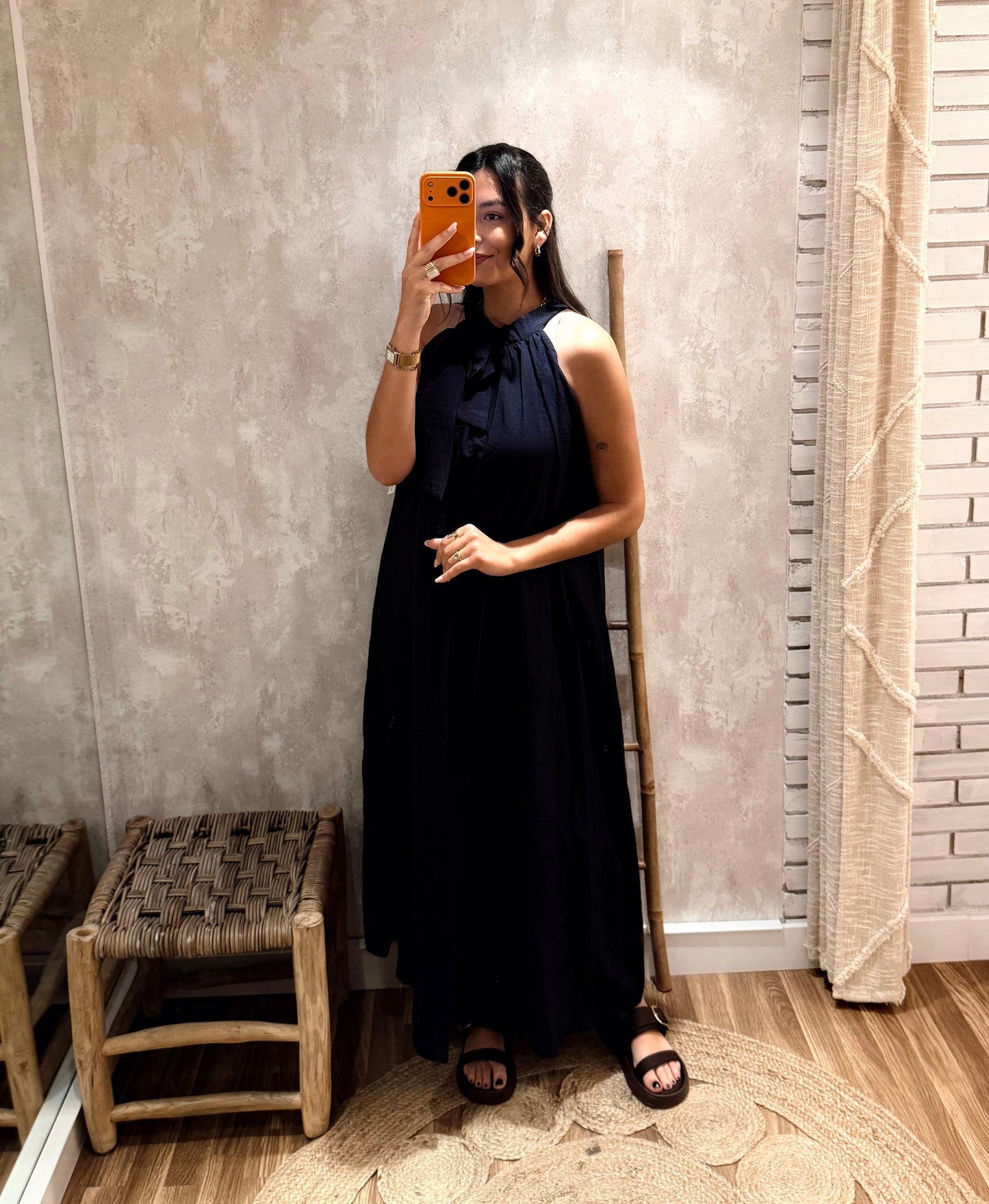 Vestido c/Decote halter c/ laço ajustável