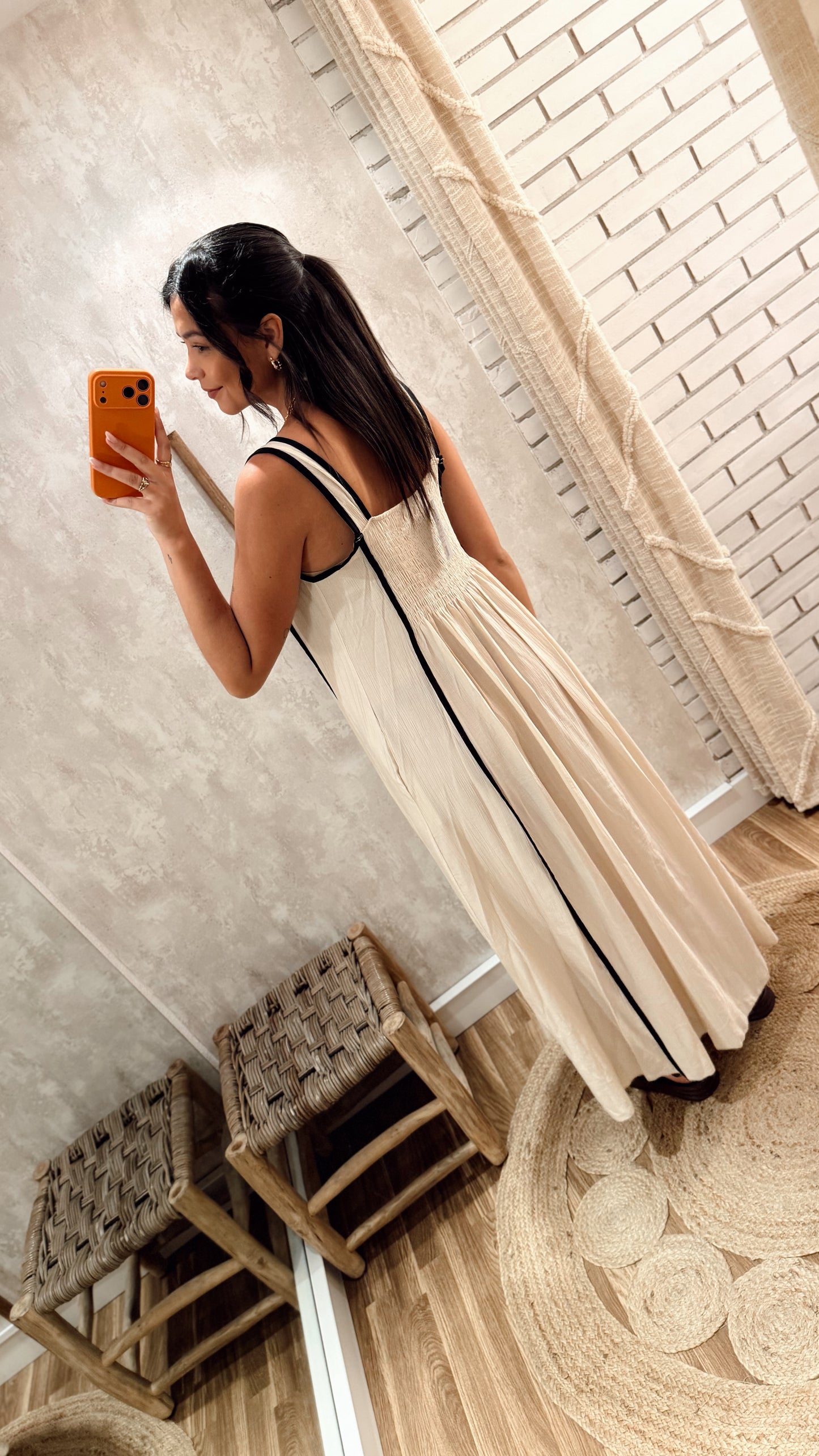 Vestido Longo Linhas Verticais