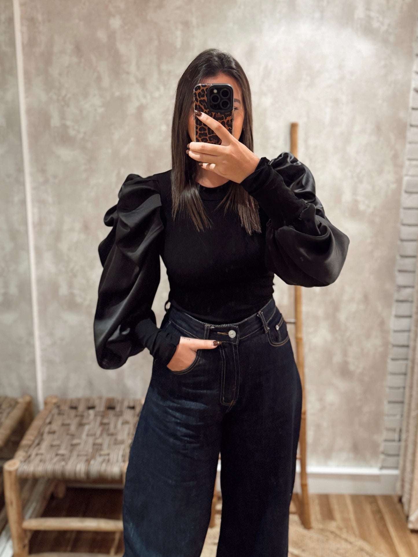 Blusa c/mangas em tecido acetinado