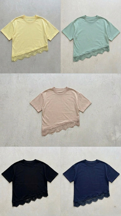 T-shirt assimétrica c/renda