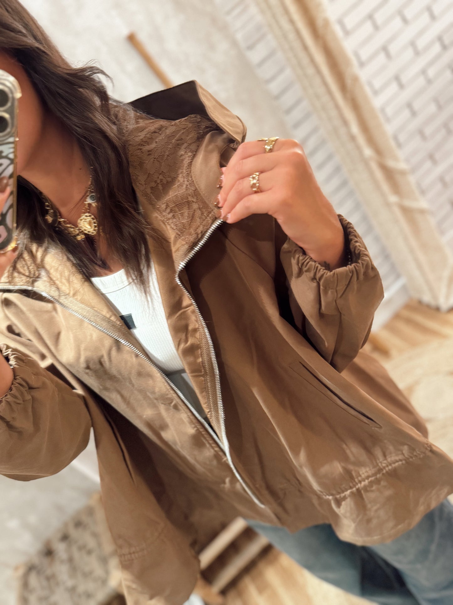 Chaqueta estilo gabardina con encaje - Camel