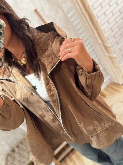 Chaqueta estilo gabardina con encaje - Camel