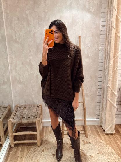 Saia de Lantejoulas com Efeito Assimétrico e Renda